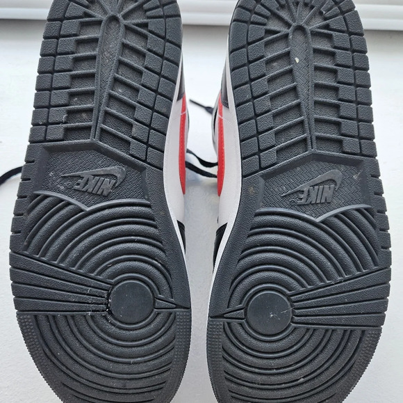 Air Jordan's Men's Size 11 Red and Black - Picture 3 of 8